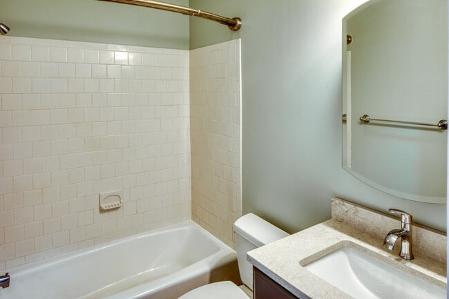 Building Photo - 9 Morningside Dr