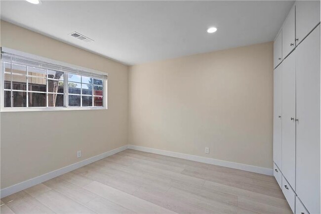 Building Photo - 2714 Flory Dr