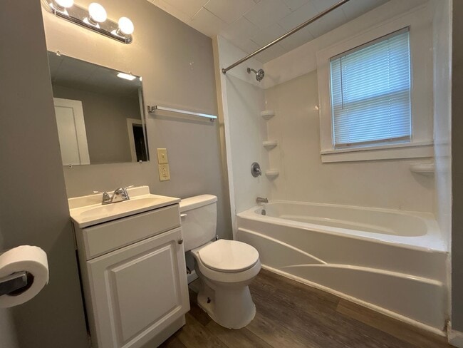 Building Photo - * Accepting Section 8 * 2-Bedroom, 1-Bathr...