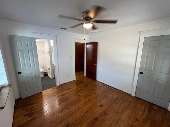 Building Photo - 685 S Waukeenah St