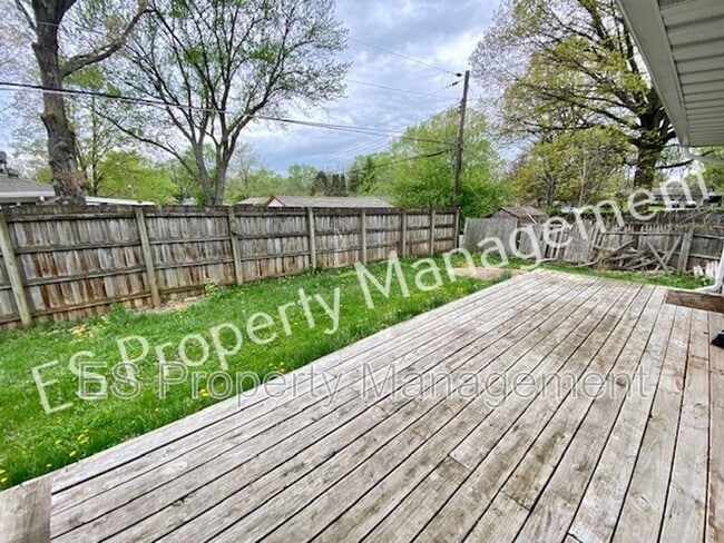 Building Photo - 8070 Chiltern Dr