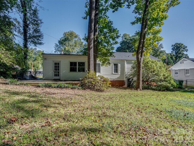 Building Photo - 512 Hollis Rd