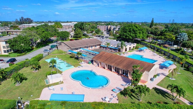 Building Photo - 701 Lori Dr