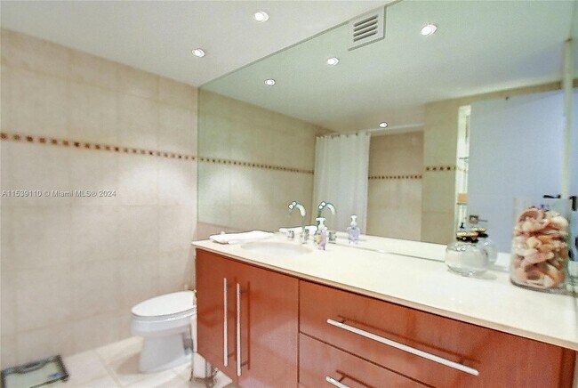 Building Photo - 2049 S Ocean Dr
