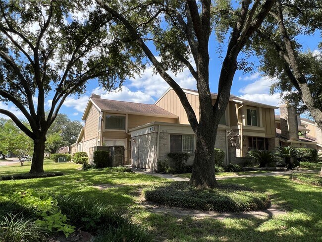 Building Photo - 2372 Woodland Park Dr