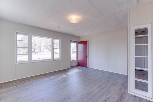 Building Photo - 106 Pine Grove Ave