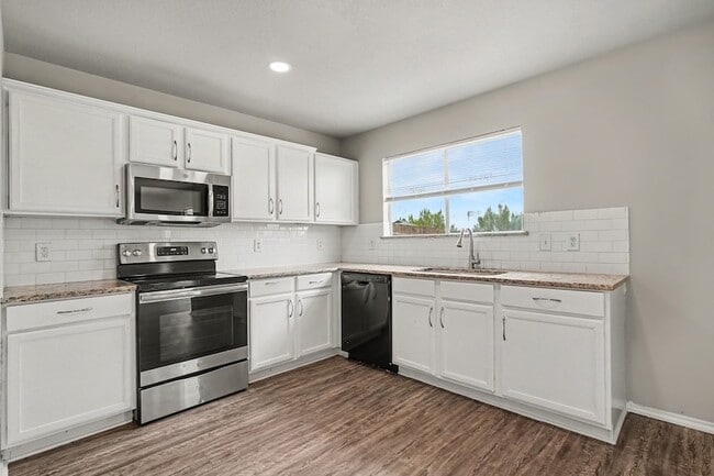 Building Photo - 1733 Vineridge Ln