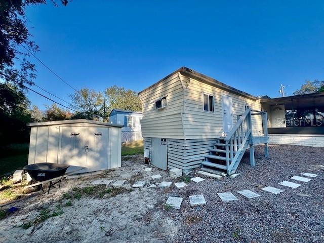 Building Photo - 825 Oakwood Dr