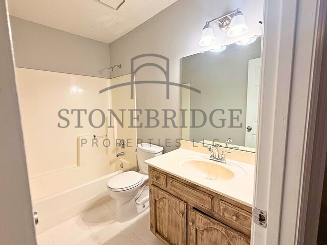 Building Photo - 3 bed, 2 bath home in Helena