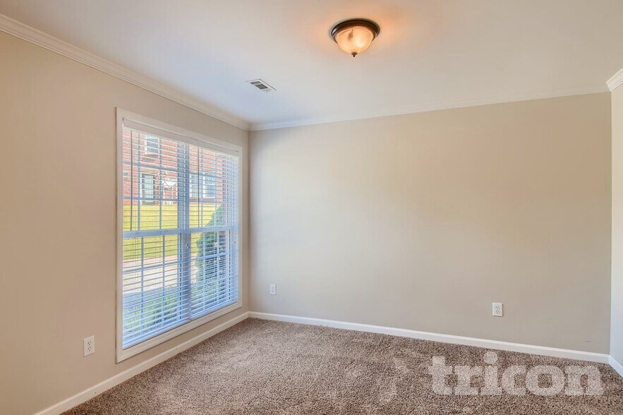 Building Photo - 2713 Trellis Ct SW