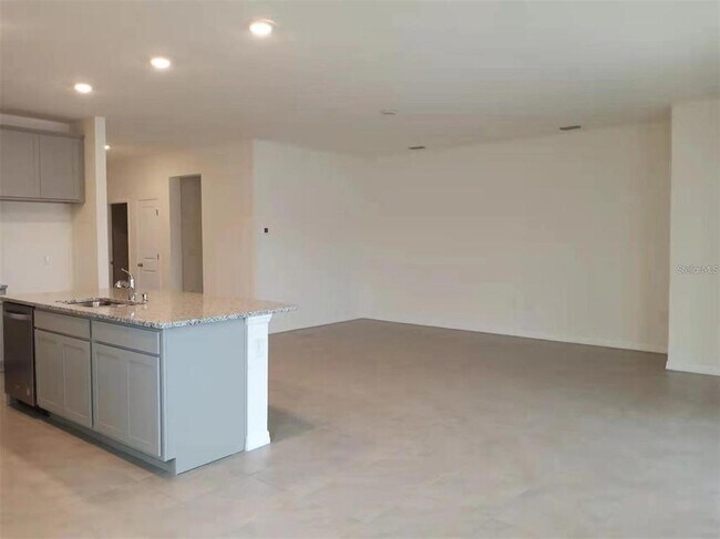 Building Photo - 13372 Golden Lime Ave