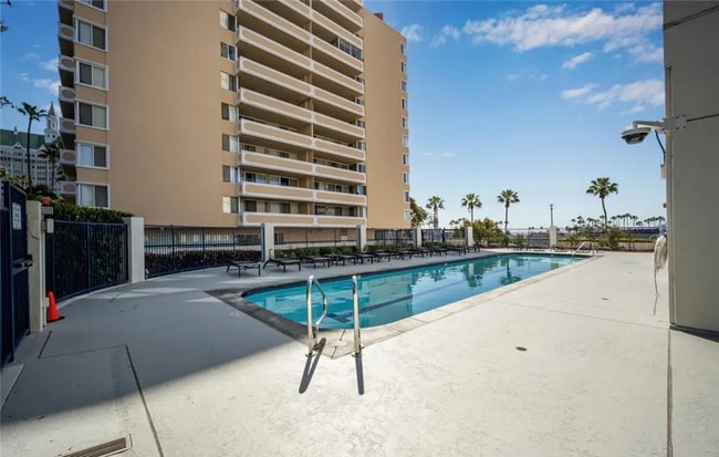 Building Photo - 525 E Seaside Way