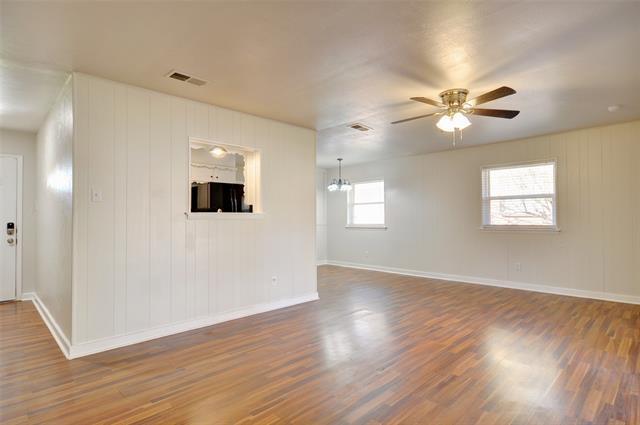 Building Photo - 208 Rolling Hills Dr