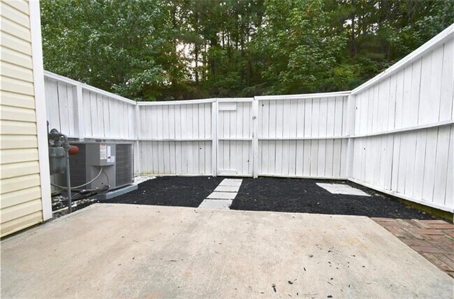 Building Photo - 233 Buckland Dr