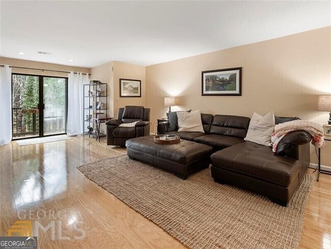 Building Photo - 4313 Pine Heights Dr NE