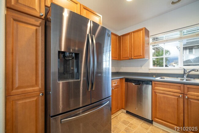 Building Photo - $3500 l 3 Bed / 2 Bath / 2 Parking IN SEA COUNTRY W 12 SOLAR PANELS