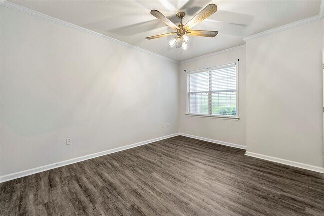 Building Photo - 2400 Cumberland Pkwy SE