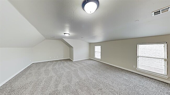 Building Photo - 15304 Blue Jay Dr