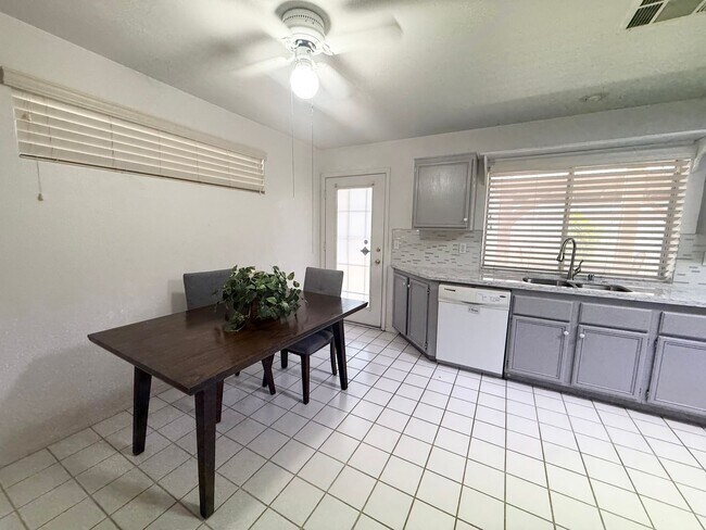Building Photo - Spacious 4-Bedroom Home with 3-Car Garage in Orchards of Las Vegas