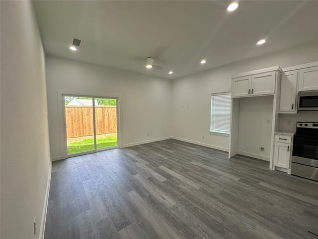 Building Photo - 3305 Mineola St