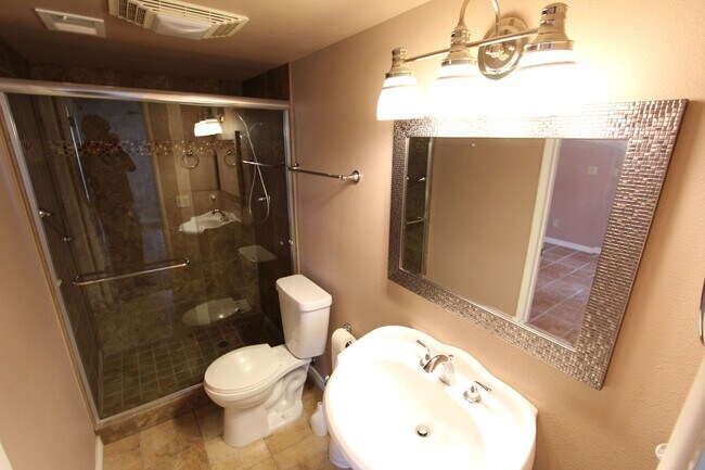 Building Photo - Back on the Market! Single-Level Flagstaff...