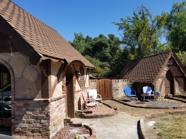 Primary Photo - Adorable storybook studio cottage