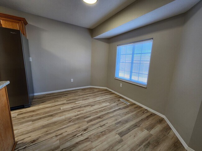 Building Photo - Spacious 2-Bedroom, 2-Bathroom Home AVAILABLE NOW!!