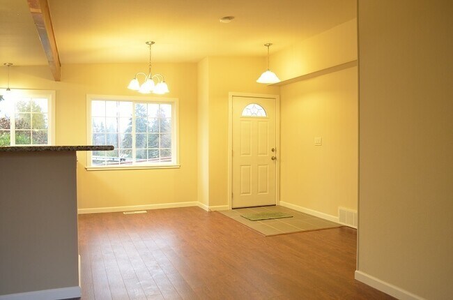Building Photo - Updated 2-Story home with Day light basement. Big lot w/ RV & Boat parking