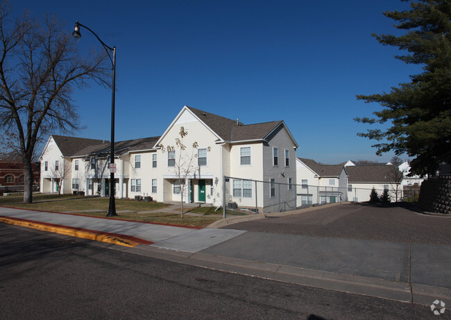 Columbia Court Townhomes - Columbia Court