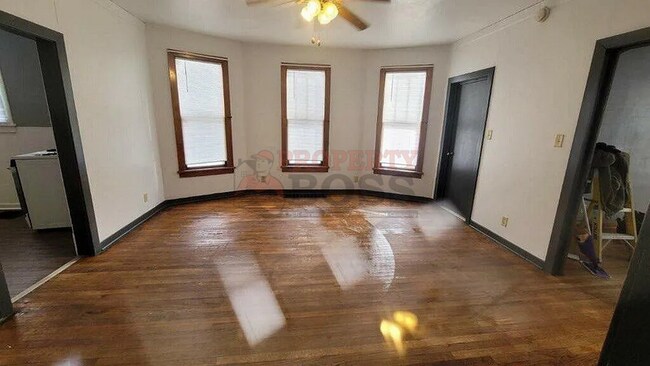 Building Photo - 1202 Elston St