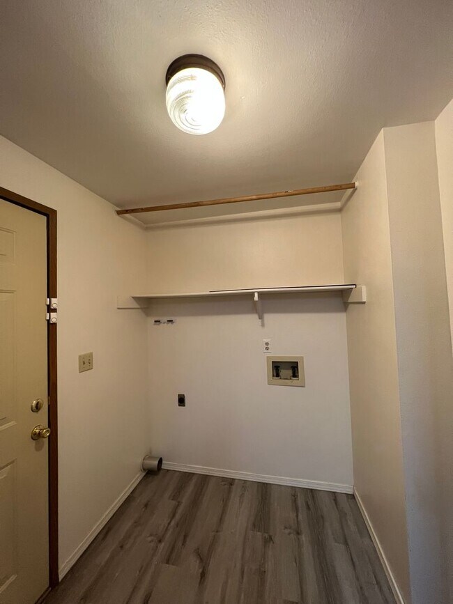 Building Photo - 4804 Bonnie Ln