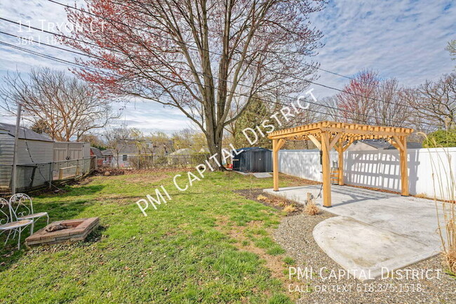 Building Photo - 11 Tryon Ct