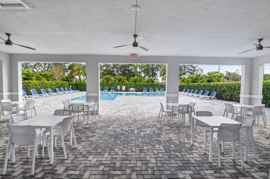 Building Photo - 4645 Meyerson Pl