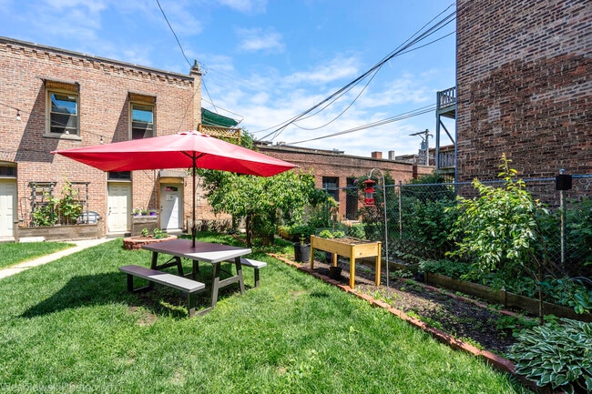Building Photo - 5121 S Ellis Ave