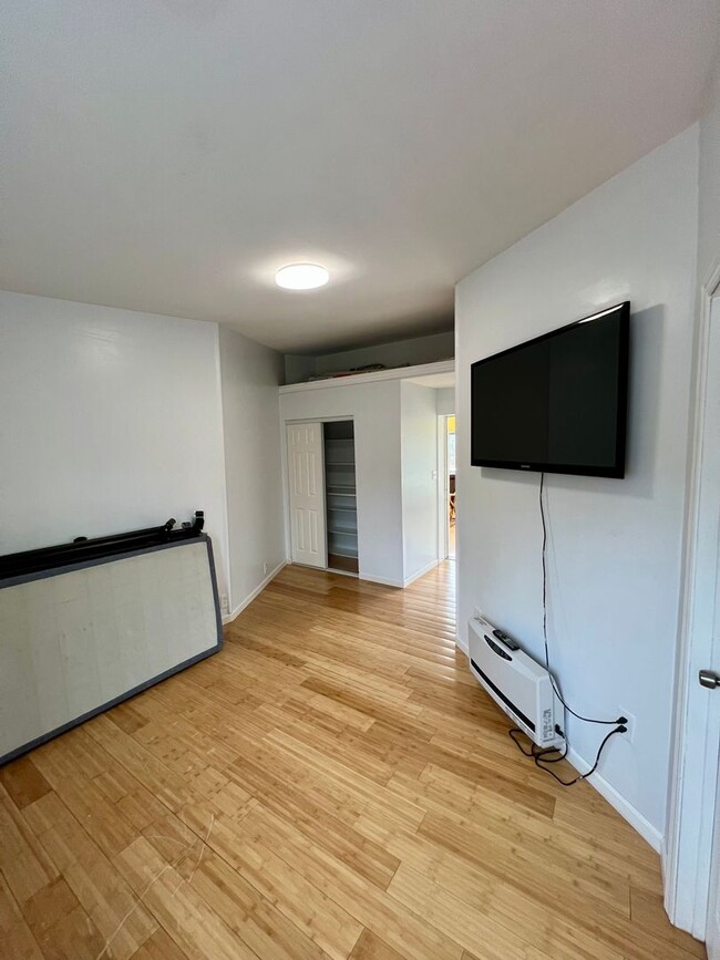 Building Photo - Charming 3-Bedroom Home in Fairbanks / Pet...