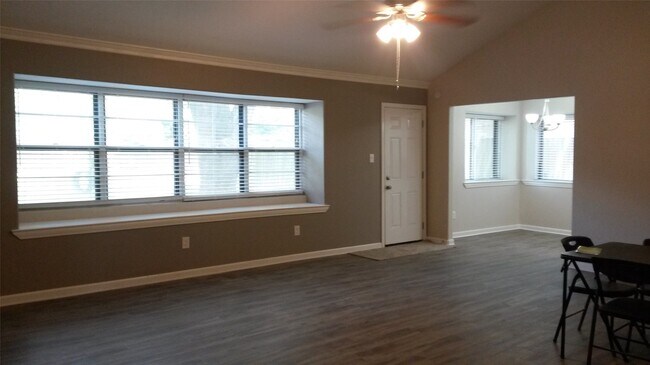 Building Photo - 11307 Rousseau Dr