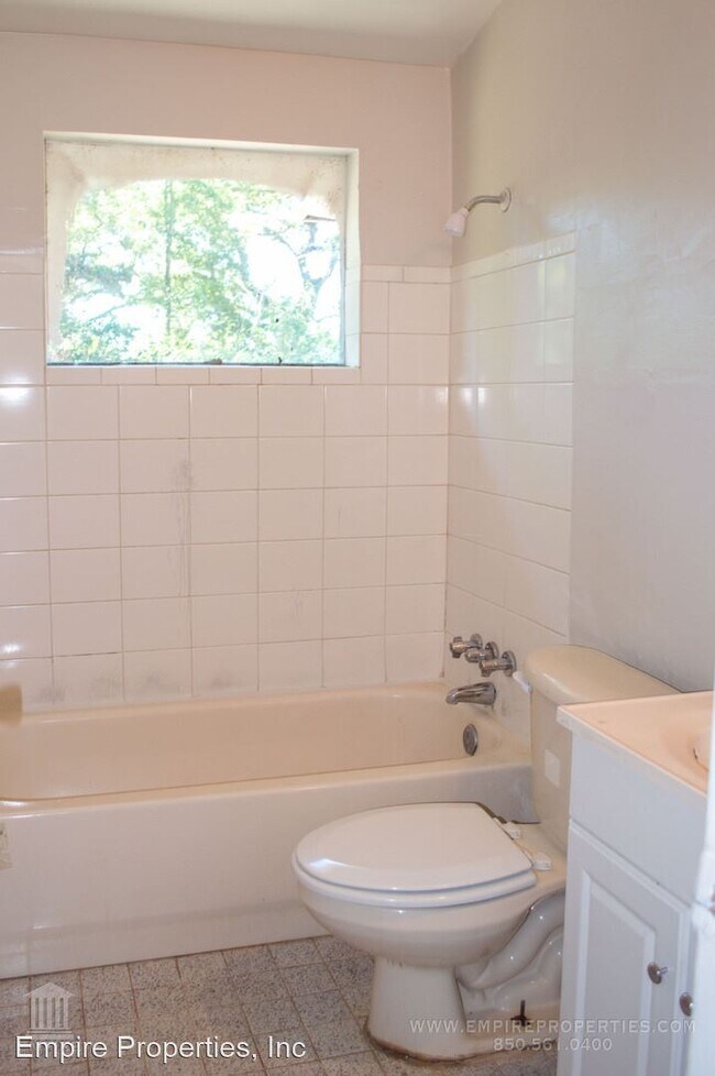 Building Photo - 3 br, 1 bath House - 1333 Hutchinson Avenue