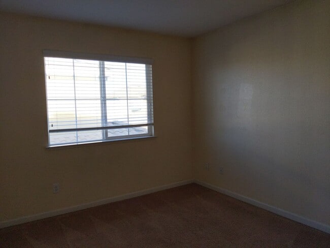 Building Photo - North Vacaville Location!