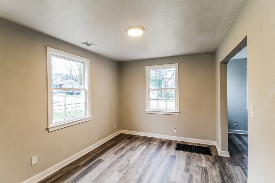 Building Photo - 2902 Pecan St