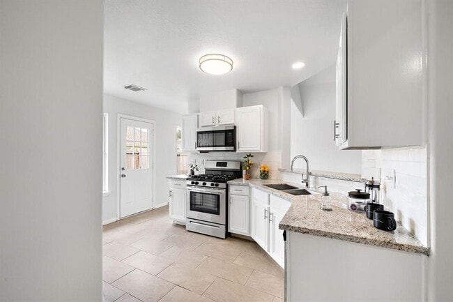 Building Photo - 25118 Clover Ranch Dr