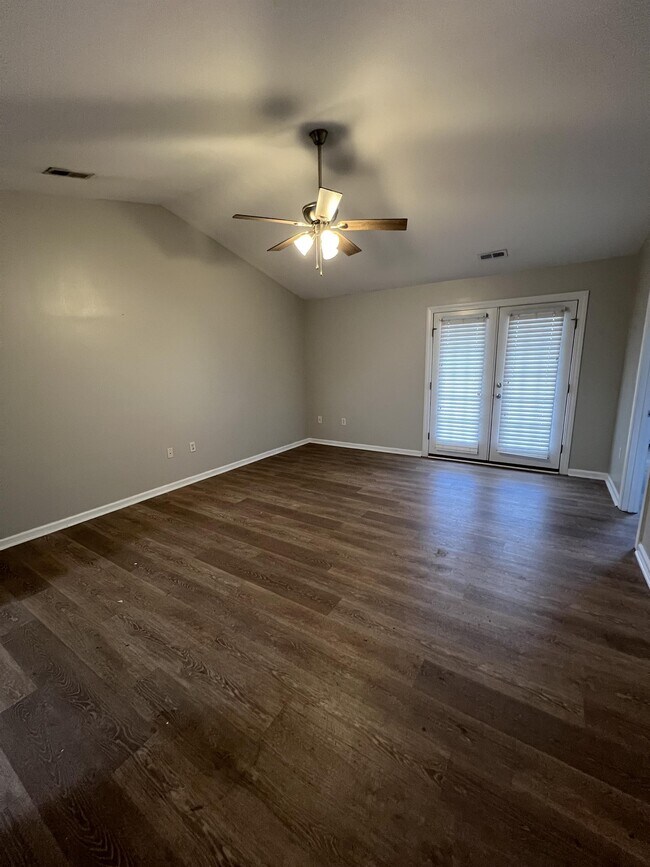 Building Photo - 2110 Oak Bend Dr