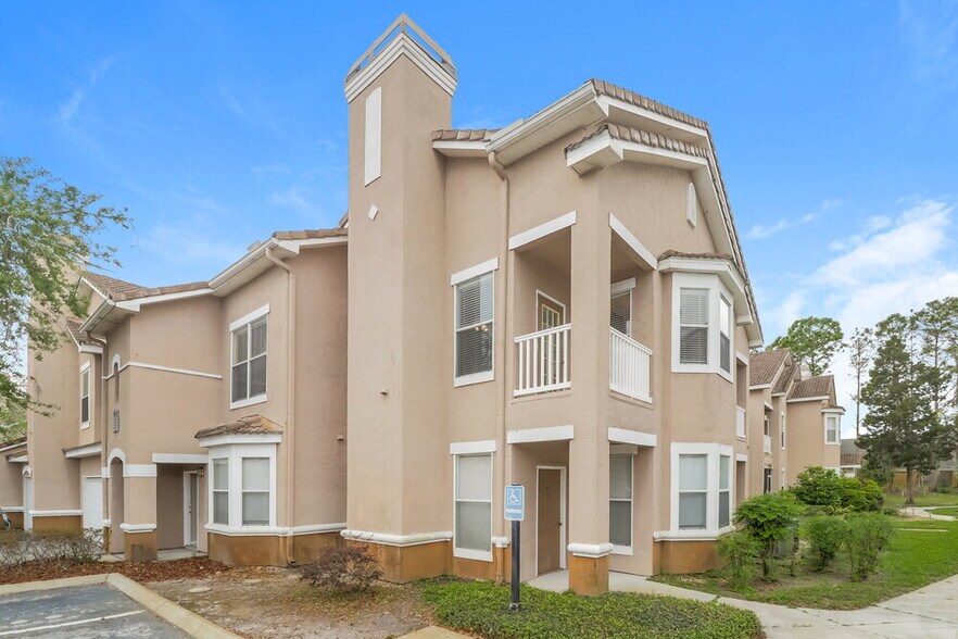 Building Photo - 17980 Villa Creek Dr