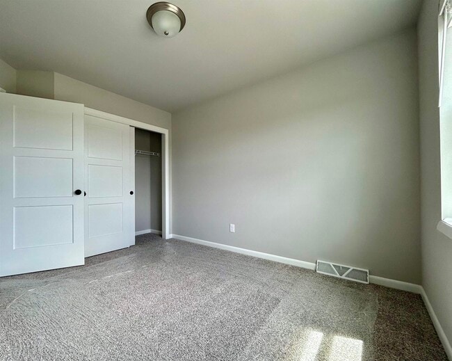 Building Photo - 2401 Wildcat Dr