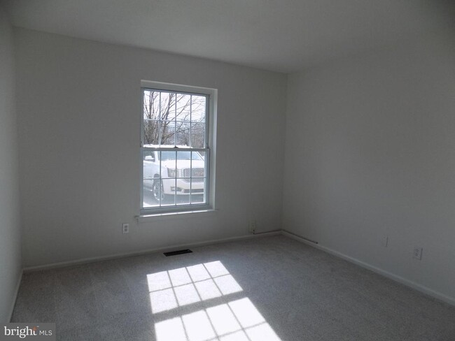 Building Photo - 106 Bancroft Rd