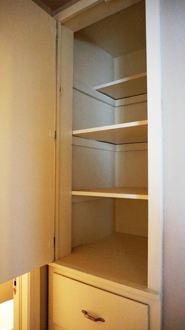 Building Photo - 4 BED 2 BATH 1 CAR GARAGE PLUS CARPORT IN STEVE PENNINGTON ADDITION