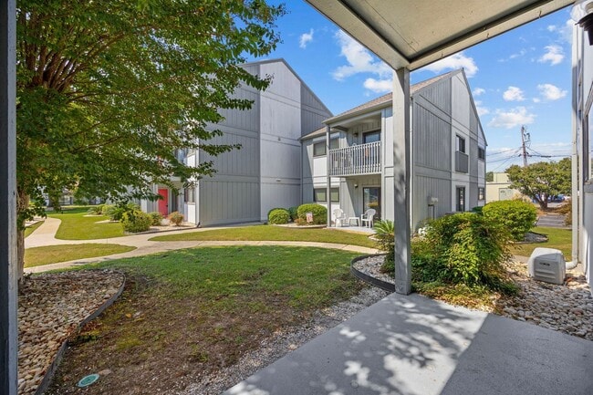 Building Photo - Charming 2-Bedroom Condo Near the Beach