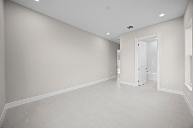 Building Photo - 5741 Beechnut Dr