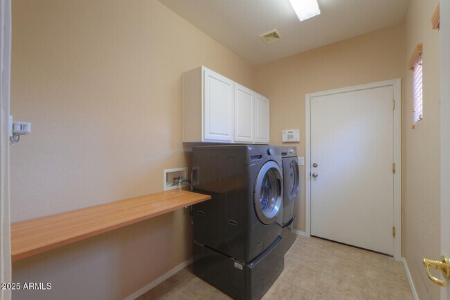 Building Photo - 42360 Abbey Rd