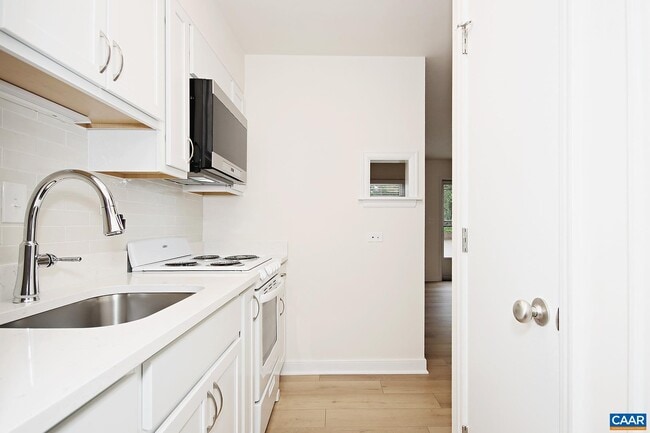 Building Photo - 2114 Ivy Rd