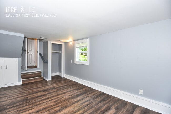 Building Photo - 1557 N Irvington Ave